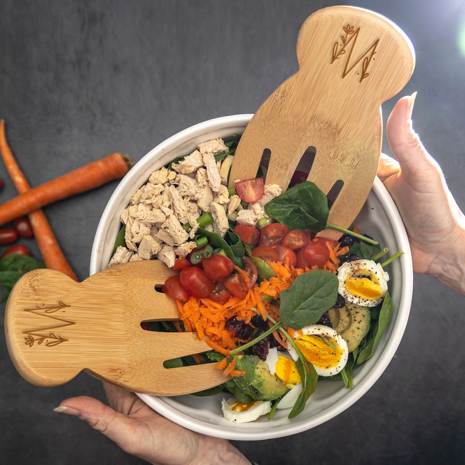 https://www.qualtry.com/cdn/shop/products/staged_QUAL1280saladhands_ongray_handsholdingsaladbowl_2022_M_square_809bd6a3-afe2-42d1-9e70-b09f2325f262_1800x1800.jpg?v=1667933202